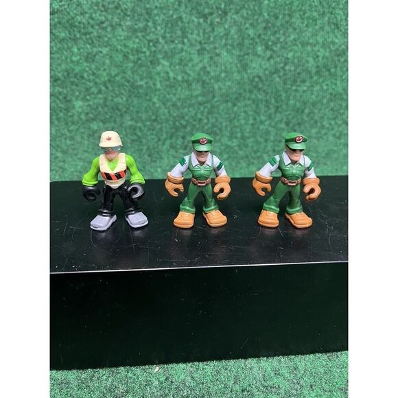 3 Jurassic WORLD Action Figure PLAYSKOOL HEROES Dino Tracker - Picture 1 of 4